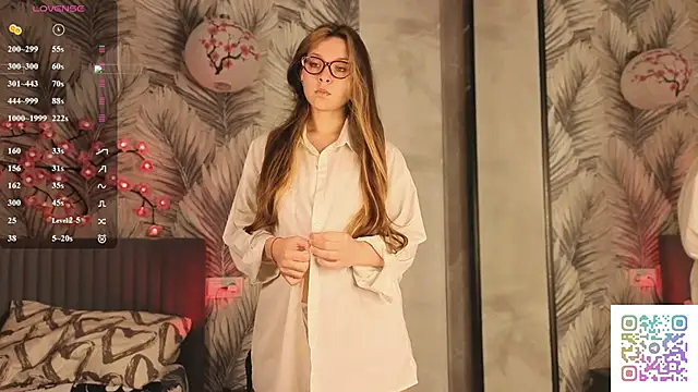 Snapshot of HinaVibe chatting on 05.10.26 HinaVibe online show from 05.10.26