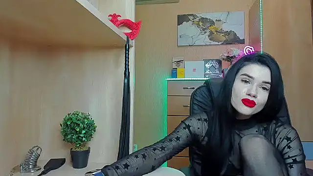 Snapshot of KristiTopxx chatting on 03.17.25 KristiTopxx online show from 03.17.25