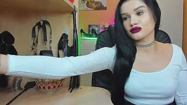 Snapshot of KristiTopxx chatting on 10.17.25 KristiTopxx online show from 10.17.25