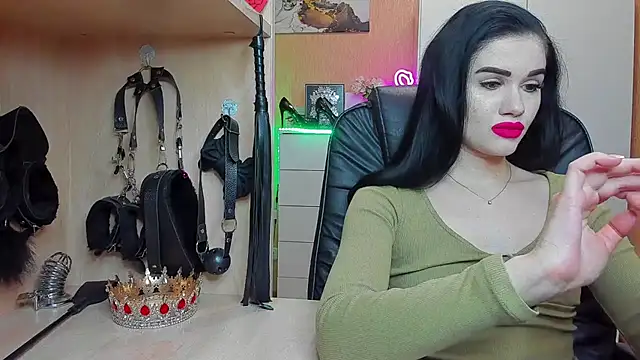 Snapshot of KristiTopxx chatting on 11.18.25 KristiTopxx online show from 11.18.25