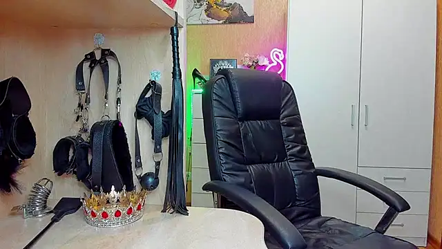 Snapshot of KristiTopxx chatting on 11.25.25 KristiTopxx online show from 11.25.25