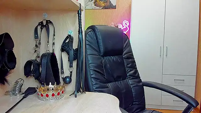 Snapshot of KristiTopxx chatting on 11.26.25 KristiTopxx online show from 11.26.25