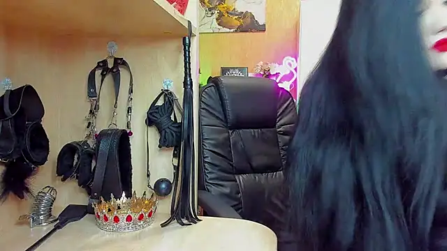 Snapshot of KristiTopxx chatting on 12.13.25 KristiTopxx online show from 12.13.25