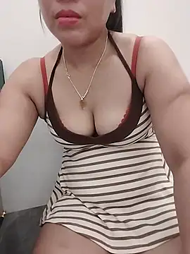 Snapshot of 01_ANNA_01 chatting on 07.17.26 01 ANNA 01 online show from 07.17.26