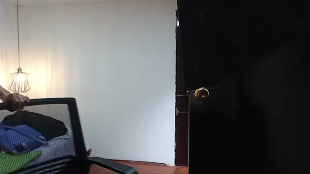 Emma hassani online show from 03.31.26