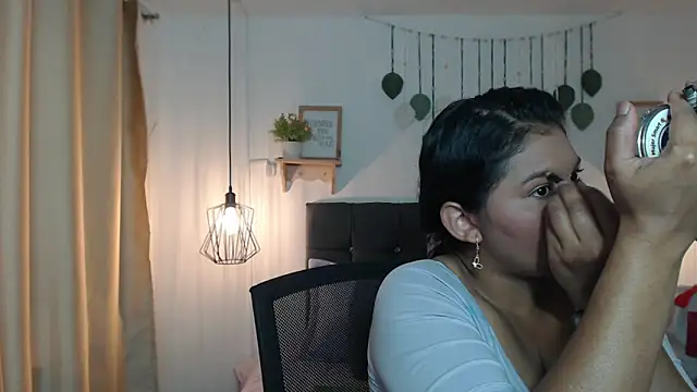 Emma hassani online show from 04.06.26