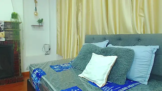 Emma hassani online show from 04.18.26