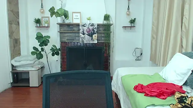 Emma hassani online show from 04.21.26