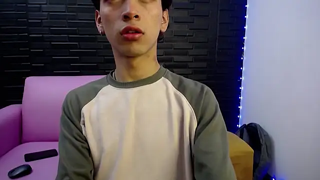 Snapshot of DanteLux chatting on 03.03.26 DanteLux online show from 03.03.26