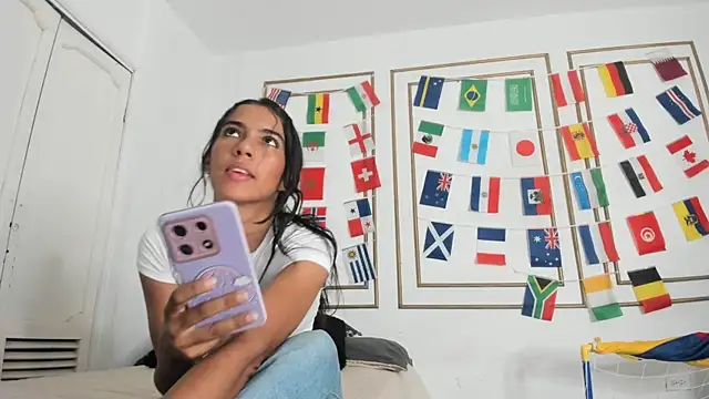 Snapshot of emily_gaviria1 chatting on 06.20.26 emily gaviria1 online show from 06.20.26