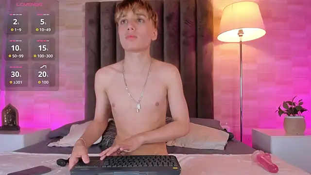 Isaac Grey online show from 04.10.26