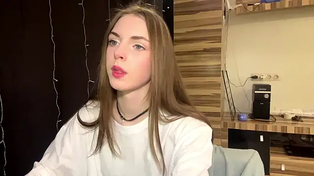 Snapshot of PollyDream chatting on 02.25.26 PollyDream online show from 02.25.26