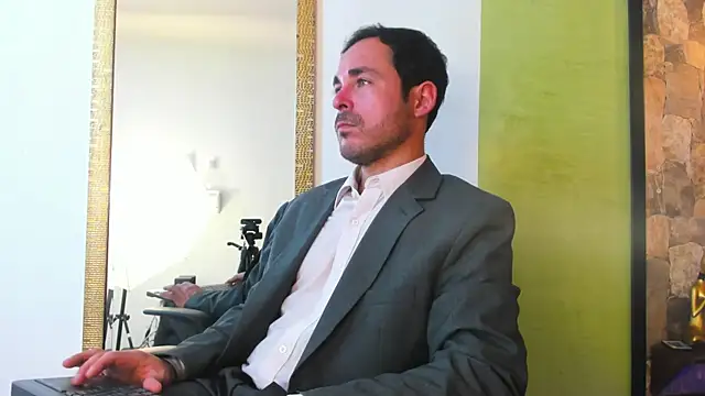 Snapshot of Adams_Sanz chatting on 06.12.26 Adams Sanz online show from 06.12.26
