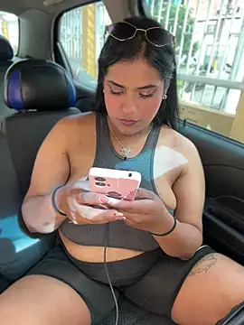 Nahomy firee online show from 04.08.26