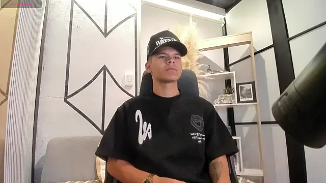 Snapshot of DylanRoyce_ chatting on 05.12.26 DylanRoyce online show from 05.12.26