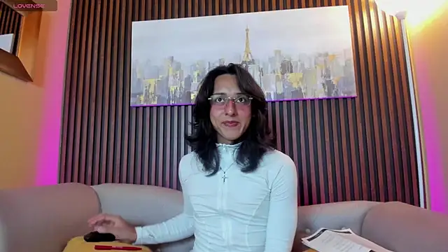 Elisasue online show from 04.22.26