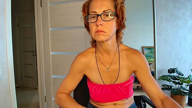 Snapshot of LioraWeiss chatting on 07.16.26 LioraWeiss online show from 07.16.26
