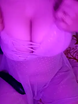 Lona Hot online show from 05.18.26