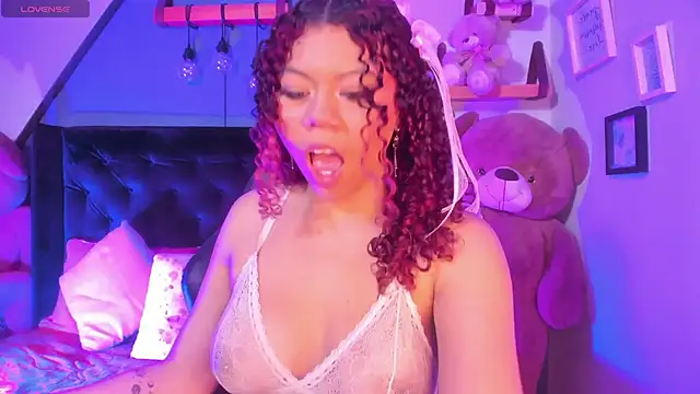 Snapshot of nathasha_ebony chatting on 03.25.26 nathasha ebony online show from 03.25.26