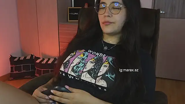 Snapshot of Mara_HugeAss chatting on 06.15.26 Mara HugeAss online show from 06.15.26