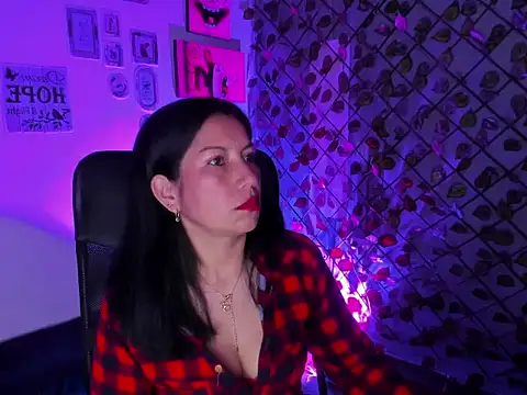 Snapshot of Megan_Collinss1 chatting on 02.25.26 Megan Collinss1 online show from 02.25.26