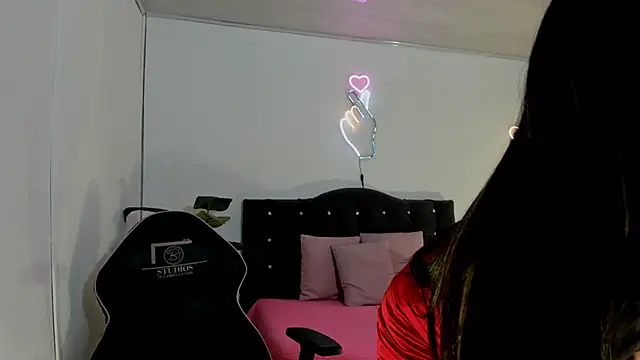 Snapshot of LINDSAY_TAY chatting on 04.12.26 LINDSAY TAY online show from 04.12.26