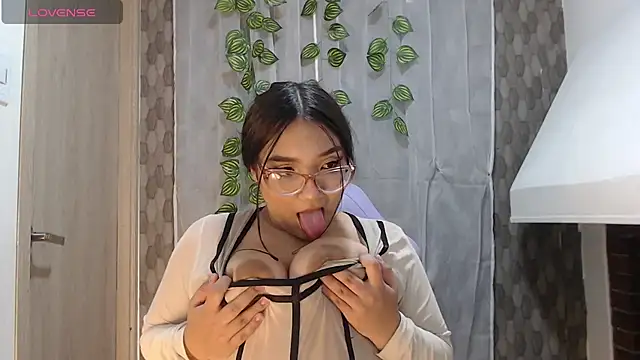 Snapshot of anyela_donecm chatting on 03.28.26 anyela donecm online show from 03.28.26