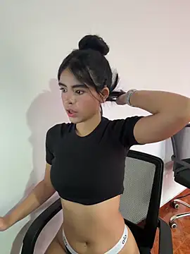 Snapshot of kitty_rousse01 chatting on 03.05.26 kitty rousse01 online show from 03.05.26