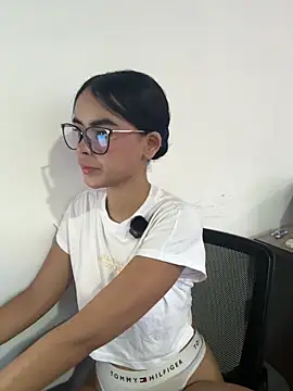 Snapshot of kitty_rousse01 chatting on 03.06.26 kitty rousse01 online show from 03.06.26