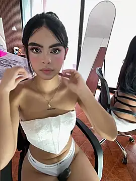 Snapshot of kitty_rousse01 chatting on 04.14.26 kitty rousse01 online show from 04.14.26