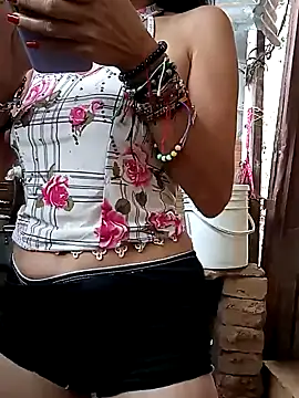 Snapshot of yuliitza4 chatting on 03.23.26 yuliitza4 online show from 03.23.26