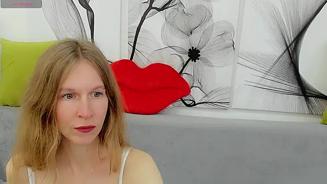 Snapshot of Mira_XOo chatting on 04.09.26 Mira XOo online show from 04.09.26