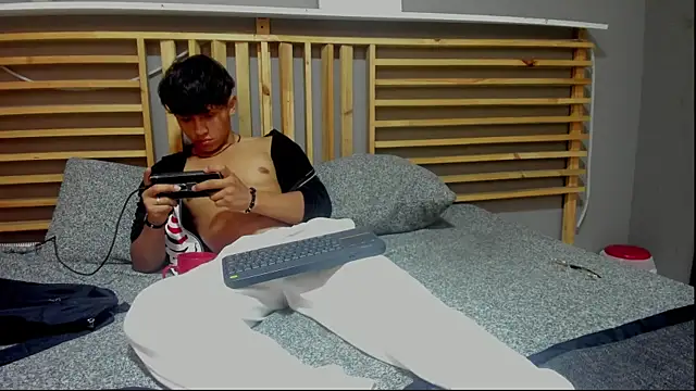 Snapshot of clark_ken01 chatting on 04.15.26 clark ken01 online show from 04.15.26