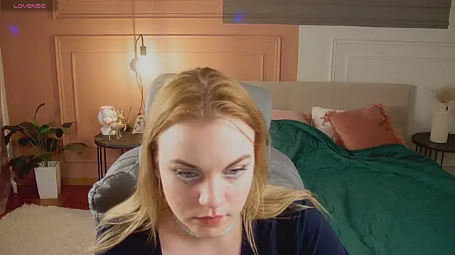 Glow Margo online show from 04.03.26