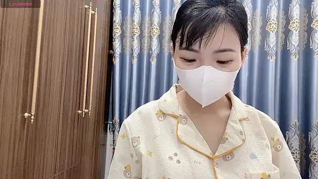 Snapshot of El-Ryx chatting on 02.27.26 El-Ryx online show from 02.27.26