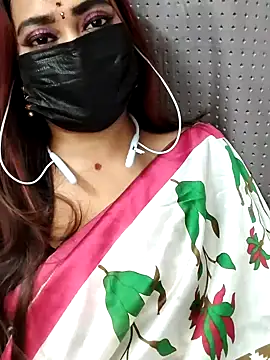 Snapshot of Cutie_Nila chatting on 07.18.26 Cutie Nila online show from 07.18.26