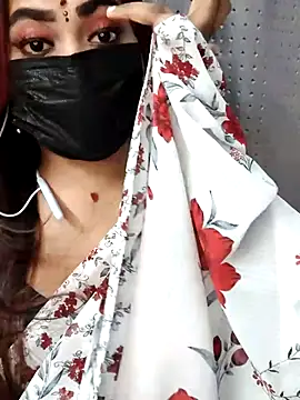 Snapshot of Cutie_Nila chatting on 07.21.26 Cutie Nila online show from 07.21.26