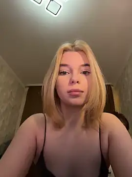 Snapshot of grl4u chatting on 03.04.26 grl4u online show from 03.04.26