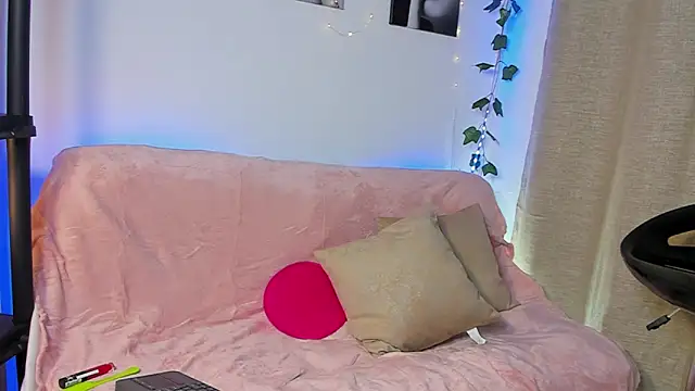 Snapshot of Rebeca_Marchetti chatting on 03.14.26 Rebeca Marchetti online show from 03.14.26