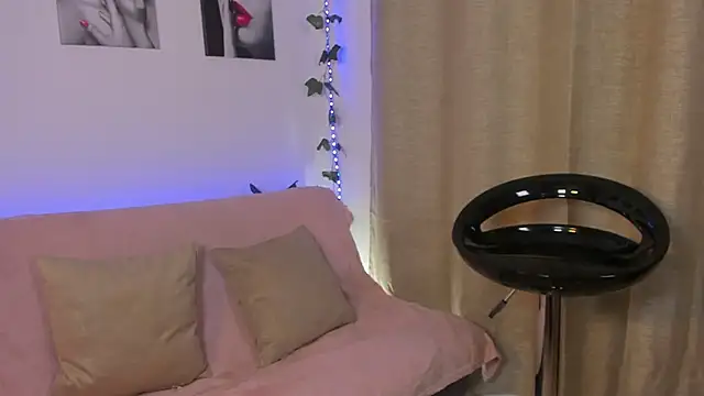 Snapshot of Rebeca_Marchetti chatting on 04.02.26 Rebeca Marchetti online show from 04.02.26