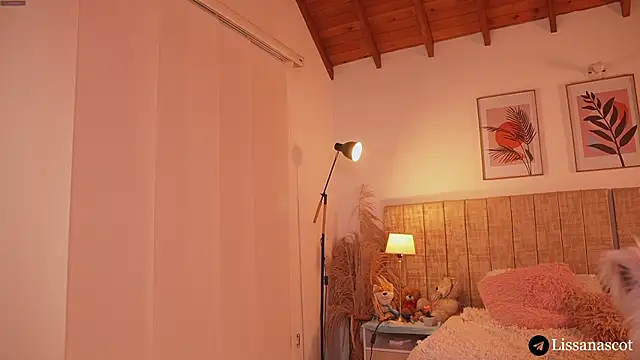 Lissanascott online show from 04.22.26