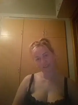 Snapshot of ChristinaYork chatting on 04.24.26 ChristinaYork online show from 04.24.26