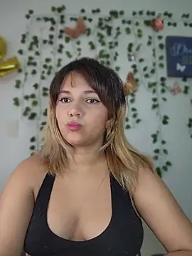 aurora bela online show from 04.21.26