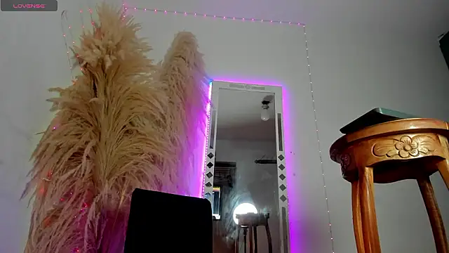 Snapshot of megan_scarsex02 chatting on 02.26.26 megan scarsex02 online show from 02.26.26