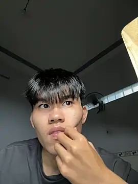 Snapshot of DuckDuyy chatting on 02.26.26 DuckDuyy online show from 02.26.26