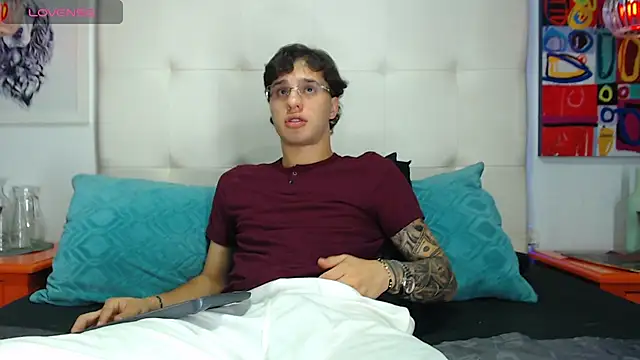 EXCLUSIVE8 online show from 03.25.26