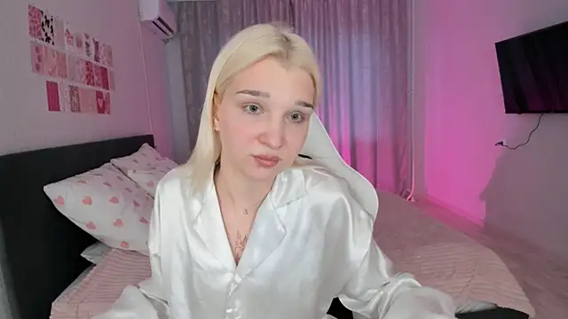 Lara Blue online show from 03.10.26