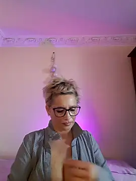 LunaBlaise online show from 04.12.26