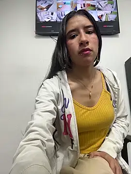 LilyRossi  online show from 05.04.26