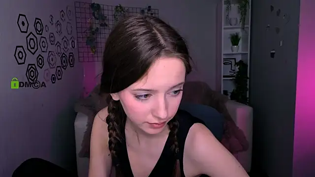 chloe ley online show from 04.10.26